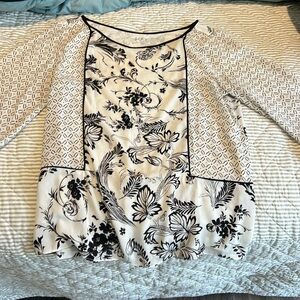 Dressy blouse with fluttery sleeves, size small PETITE